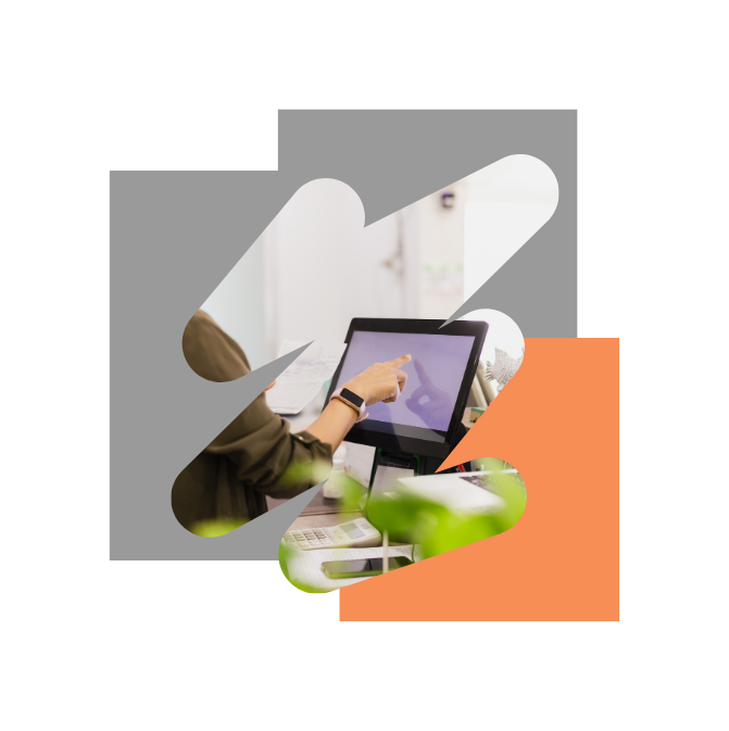 Personne utilisant le logiciel de gestion commerciale NEGOCE